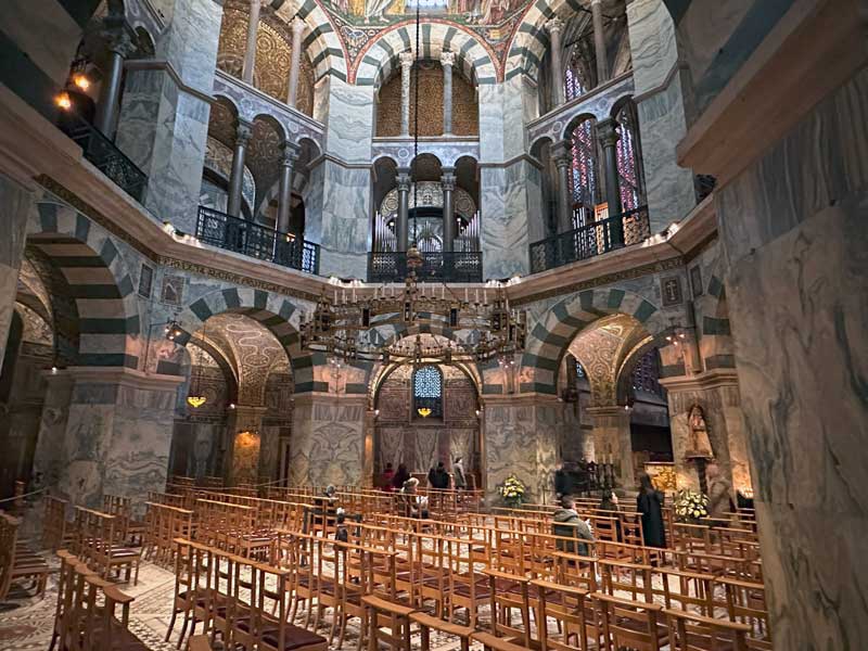 Binnenkijken in de Dom van Aken