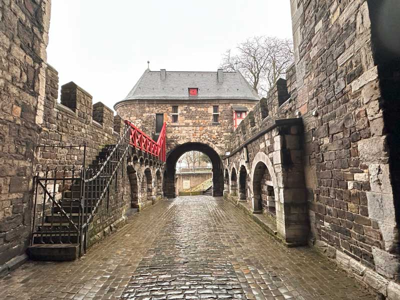 Ponttor in Aken, oude stadspoort en stadsmuur