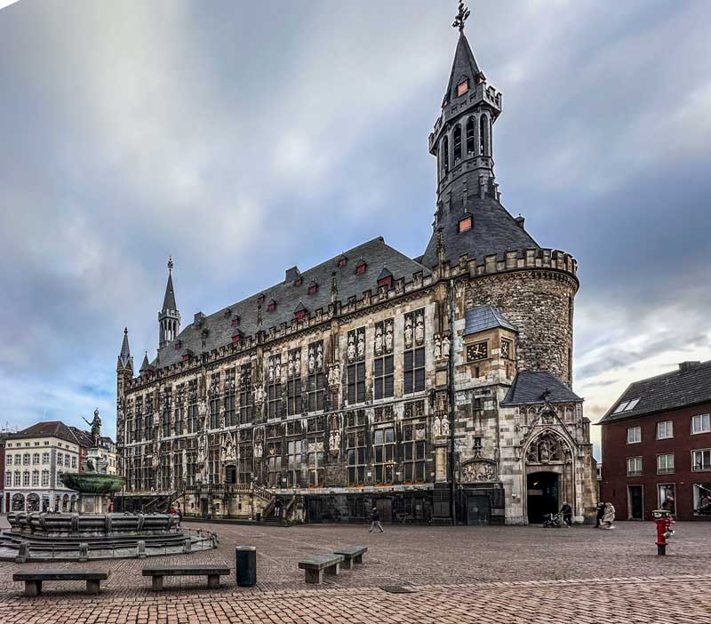 Het Rathaus (raadhuis) van Aken, niet te missen bij een stedentrip naar Aken.