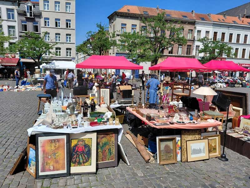 Brussel markt, op zoek naar Invaders