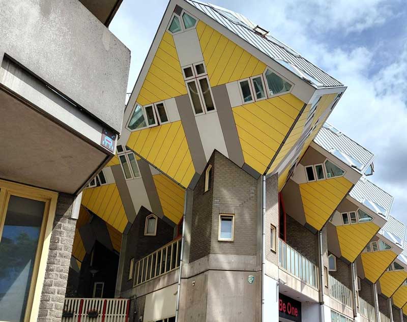 Invader in Rotterdam bij de kubuswoningen