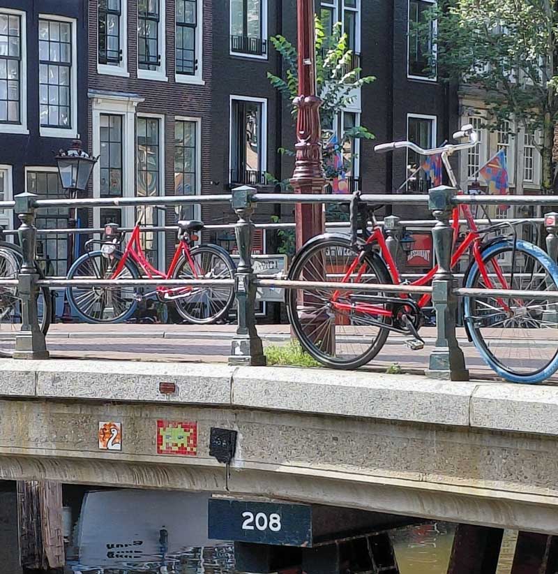 Streetart van Invader zoeken in Amsterdam