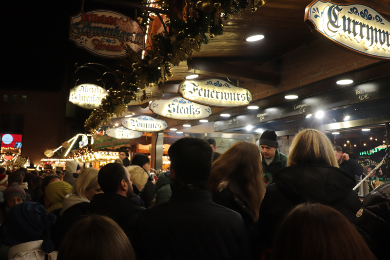 Eten tijdens Kerstmarkt Frankfurt
