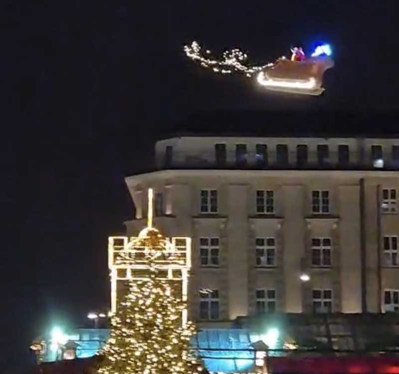 De vliegende kerstman in Hamburg